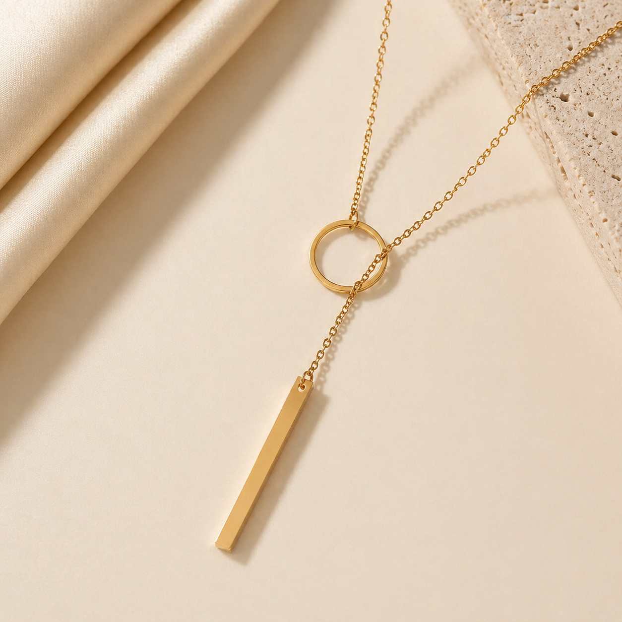 Minimal Round Pendant Necklace